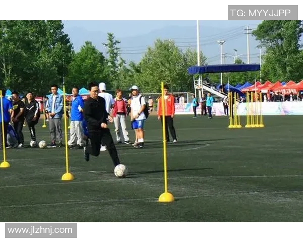 足球饶杆技巧揭秘如何在比赛中灵活运用提升你的球技和战术水平